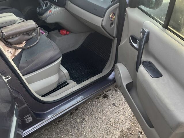 Серый Рено Сценик III, объемом двигателя 1.5 л и пробегом 295 тыс. км за 4600 $, фото 8 на Automoto.ua