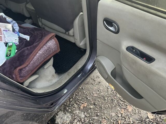 Серый Рено Сценик III, объемом двигателя 1.5 л и пробегом 295 тыс. км за 4600 $, фото 7 на Automoto.ua