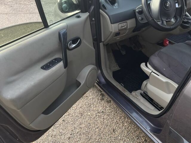 Серый Рено Сценик III, объемом двигателя 1.5 л и пробегом 295 тыс. км за 4600 $, фото 10 на Automoto.ua