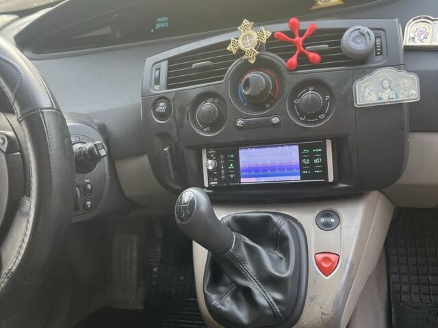 Серый Рено Сценик III, объемом двигателя 1.5 л и пробегом 295 тыс. км за 4600 $, фото 11 на Automoto.ua