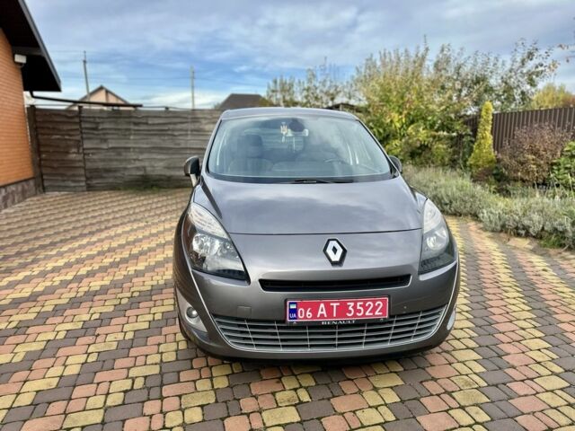 Серый Рено Сценик III, объемом двигателя 1.5 л и пробегом 245 тыс. км за 6300 $, фото 2 на Automoto.ua