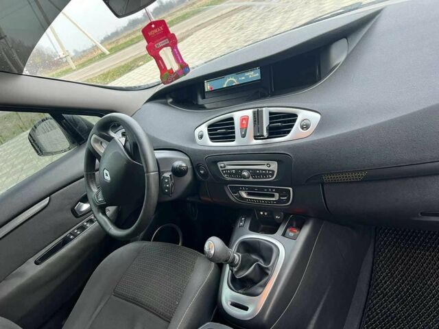 Серый Рено Сценик III, объемом двигателя 1.9 л и пробегом 260 тыс. км за 6550 $, фото 7 на Automoto.ua