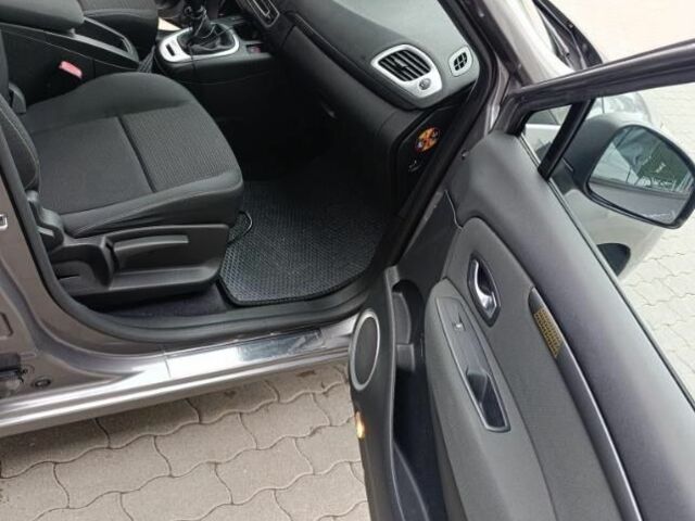 Серый Рено Сценик III, объемом двигателя 1.9 л и пробегом 300 тыс. км за 7000 $, фото 15 на Automoto.ua