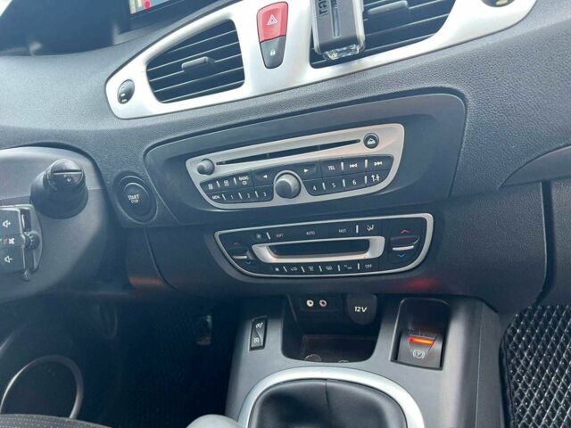 Серый Рено Сценик III, объемом двигателя 1.9 л и пробегом 260 тыс. км за 6550 $, фото 6 на Automoto.ua