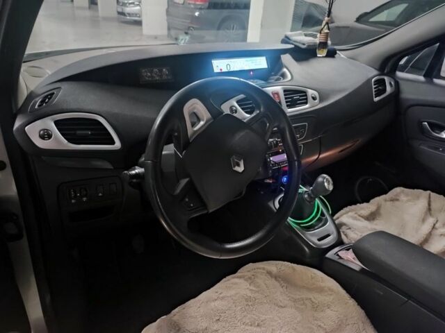 Серый Рено Сценик III, объемом двигателя 1.5 л и пробегом 260 тыс. км за 7000 $, фото 5 на Automoto.ua