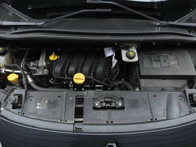 Серый Рено Сценик III, объемом двигателя 1.6 л и пробегом 206 тыс. км за 6999 $, фото 7 на Automoto.ua