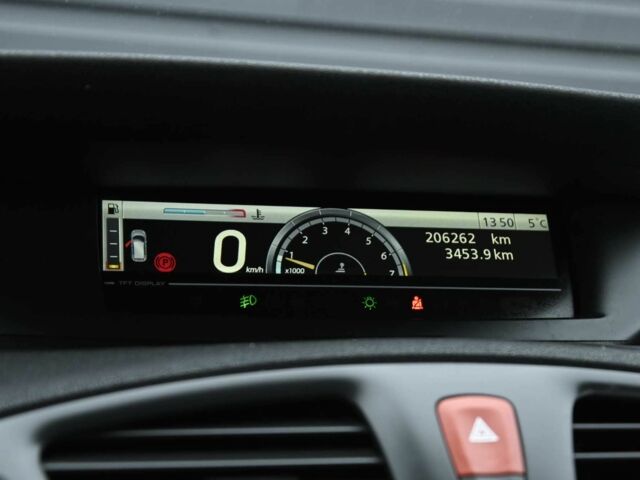 Серый Рено Сценик III, объемом двигателя 1.6 л и пробегом 206 тыс. км за 6999 $, фото 9 на Automoto.ua