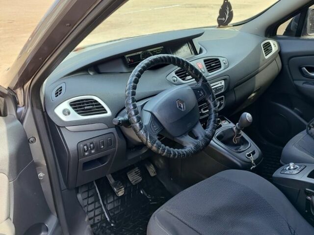 Серый Рено Сценик III, объемом двигателя 0 л и пробегом 270 тыс. км за 5550 $, фото 1 на Automoto.ua