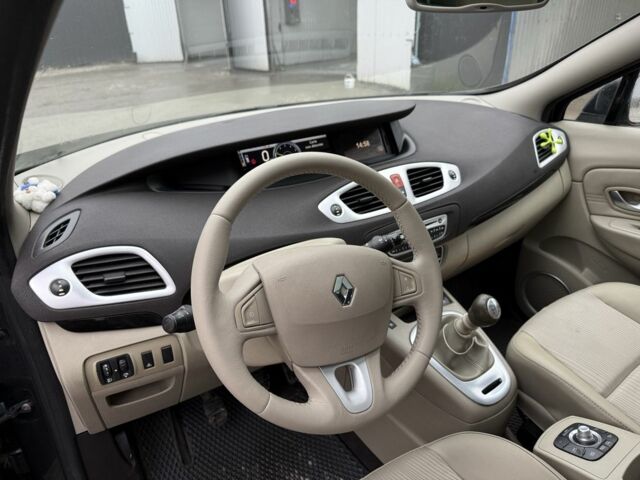 Серый Рено Сценик III, объемом двигателя 1.5 л и пробегом 208 тыс. км за 5700 $, фото 12 на Automoto.ua