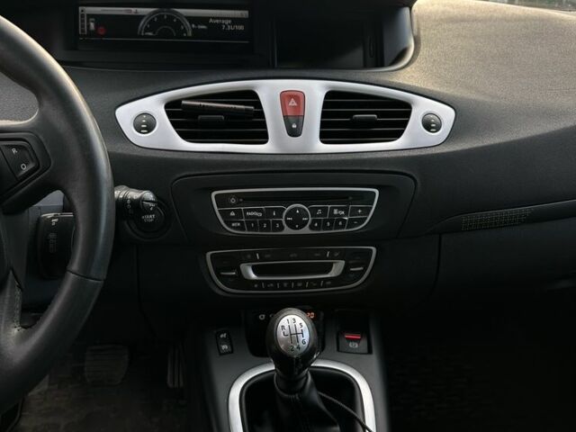 Серый Рено Сценик III, объемом двигателя 1.5 л и пробегом 203 тыс. км за 5700 $, фото 6 на Automoto.ua