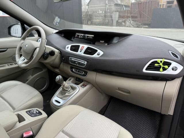 Серый Рено Сценик III, объемом двигателя 1.5 л и пробегом 208 тыс. км за 5700 $, фото 5 на Automoto.ua