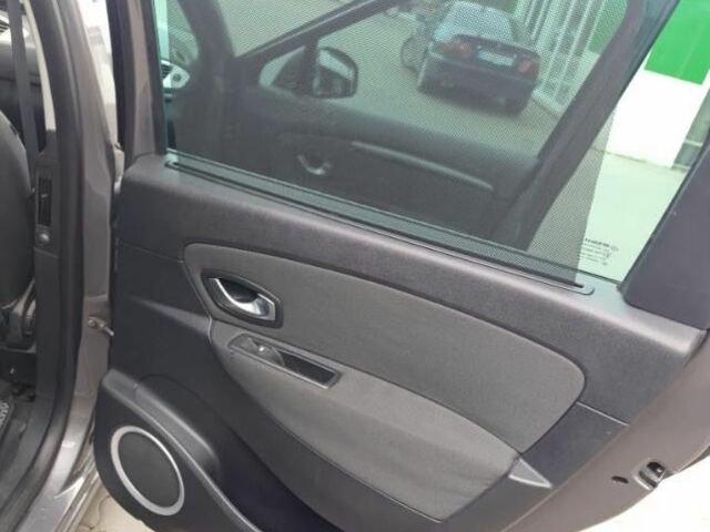 Серый Рено Сценик III, объемом двигателя 1.9 л и пробегом 300 тыс. км за 7000 $, фото 14 на Automoto.ua