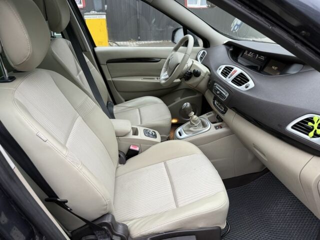 Серый Рено Сценик III, объемом двигателя 1.5 л и пробегом 208 тыс. км за 5700 $, фото 4 на Automoto.ua