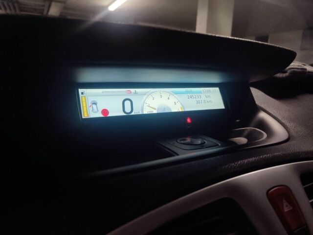 Серый Рено Сценик III, объемом двигателя 1.5 л и пробегом 260 тыс. км за 7000 $, фото 6 на Automoto.ua