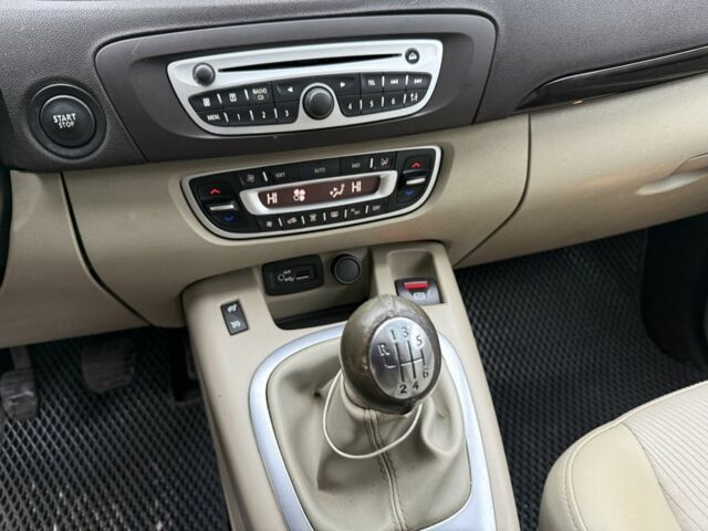 Серый Рено Сценик III, объемом двигателя 1.5 л и пробегом 208 тыс. км за 5700 $, фото 11 на Automoto.ua