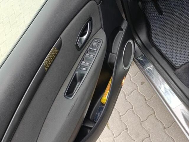 Серый Рено Сценик III, объемом двигателя 1.9 л и пробегом 300 тыс. км за 7000 $, фото 17 на Automoto.ua