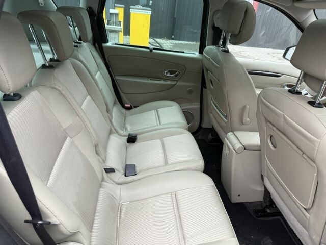 Серый Рено Сценик III, объемом двигателя 1.5 л и пробегом 208 тыс. км за 5700 $, фото 6 на Automoto.ua