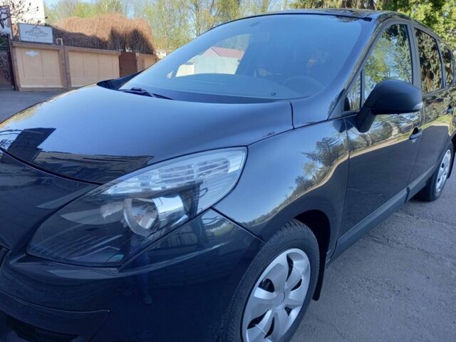 Серый Рено Сценик III, объемом двигателя 1.5 л и пробегом 229 тыс. км за 6700 $, фото 1 на Automoto.ua