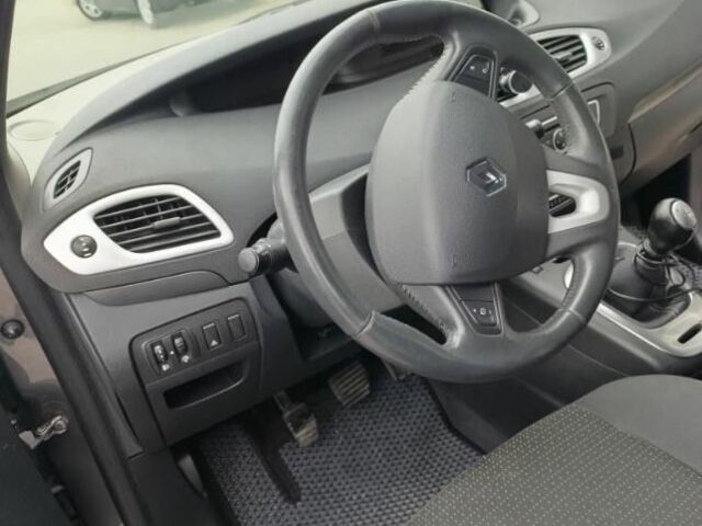 Серый Рено Сценик III, объемом двигателя 1.9 л и пробегом 300 тыс. км за 7000 $, фото 4 на Automoto.ua