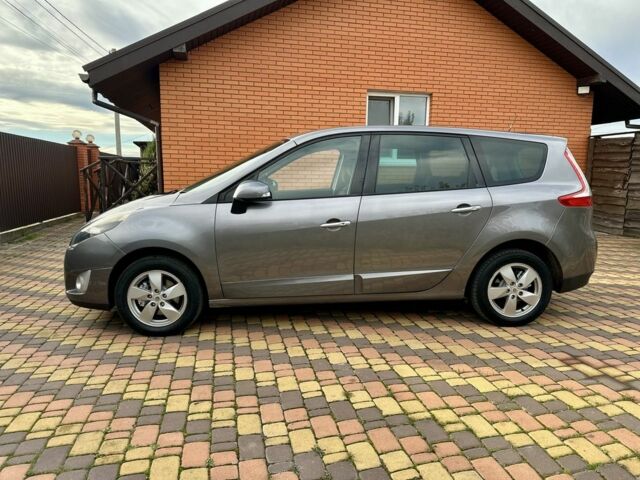 Серый Рено Сценик III, объемом двигателя 1.5 л и пробегом 245 тыс. км за 6300 $, фото 4 на Automoto.ua