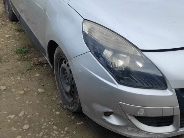 Серый Рено Сценик III, объемом двигателя 1 л и пробегом 720 тыс. км за 2500 $, фото 3 на Automoto.ua