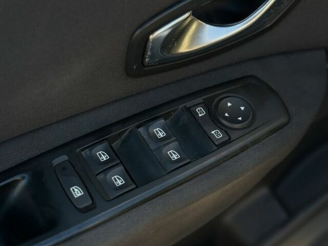 Серый Рено Сценик III, объемом двигателя 1.5 л и пробегом 278 тыс. км за 7900 $, фото 7 на Automoto.ua