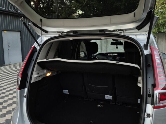 Рено Сценик III 2010 в Николаеве на Automoto.ua Серый Рено Сценик III, объемом двигателя 1.5 л и пробегом 257 тыс. км за 6600 $, фото 8 на Automoto.ua