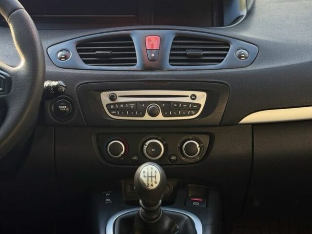 Серый Рено Сценик III, объемом двигателя 1.5 л и пробегом 278 тыс. км за 7900 $, фото 10 на Automoto.ua