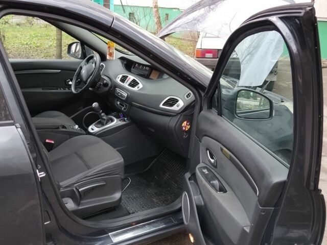 Серый Рено Сценик III, объемом двигателя 1.5 л и пробегом 320 тыс. км за 6900 $, фото 5 на Automoto.ua