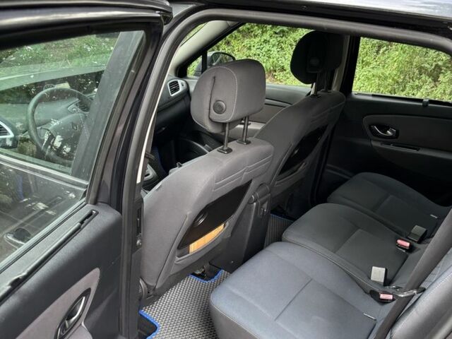 Серый Рено Сценик III, объемом двигателя 1.5 л и пробегом 270 тыс. км за 5500 $, фото 9 на Automoto.ua