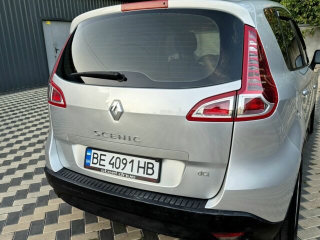 Рено Сценик III 2010 в Николаеве на Automoto.ua Серый Рено Сценик III, объемом двигателя 1.5 л и пробегом 257 тыс. км за 6600 $, фото 4 на Automoto.ua