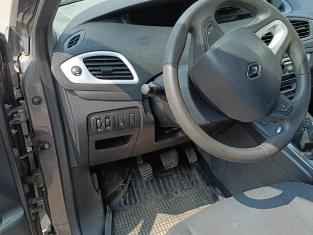 Серый Рено Сценик III, объемом двигателя 1.5 л и пробегом 217 тыс. км за 7000 $, фото 7 на Automoto.ua