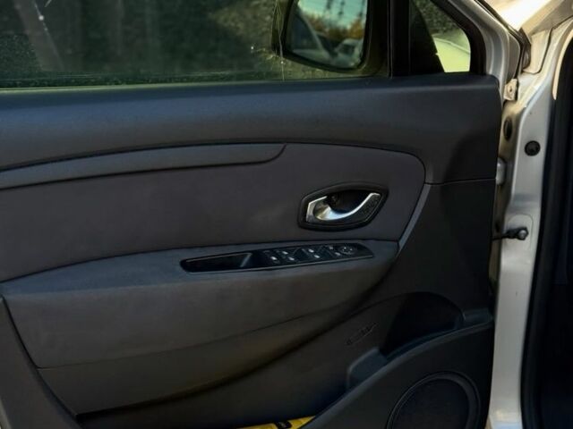 Серый Рено Сценик III, объемом двигателя 1.5 л и пробегом 278 тыс. км за 7900 $, фото 6 на Automoto.ua