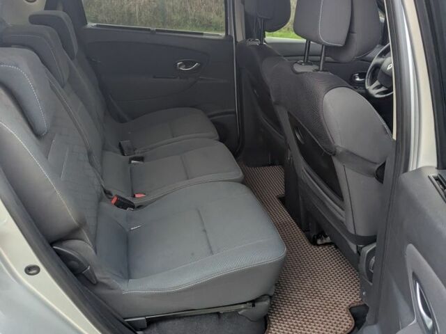 Серый Рено Сценик III, объемом двигателя 0 л и пробегом 264 тыс. км за 7000 $, фото 6 на Automoto.ua