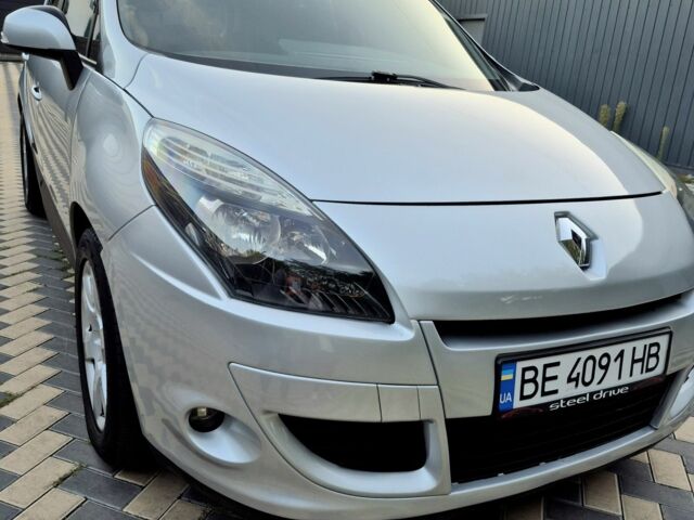 Рено Сценик III 2010 в Николаеве на Automoto.ua Серый Рено Сценик III, объемом двигателя 1.5 л и пробегом 257 тыс. км за 6600 $, фото 1 на Automoto.ua