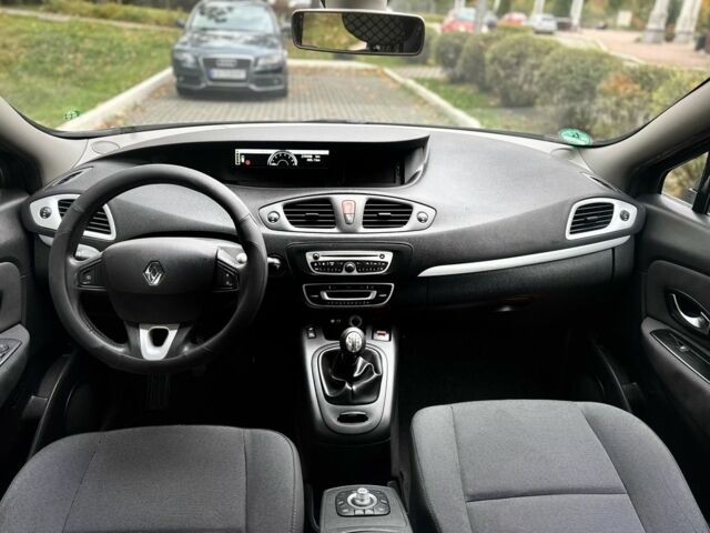 Серый Рено Сценик III, объемом двигателя 1.6 л и пробегом 269 тыс. км за 6900 $, фото 10 на Automoto.ua