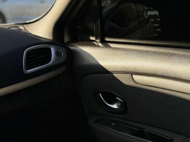 Серый Рено Сценик III, объемом двигателя 1.5 л и пробегом 278 тыс. км за 7900 $, фото 12 на Automoto.ua