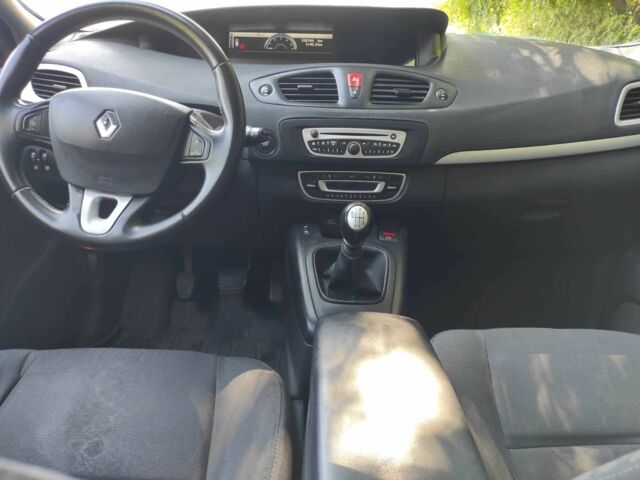 Серый Рено Сценик III, объемом двигателя 1.5 л и пробегом 336 тыс. км за 6000 $, фото 5 на Automoto.ua