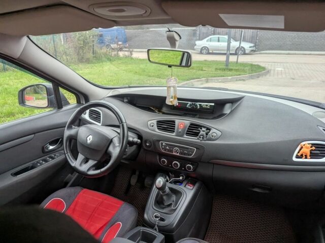 Серый Рено Сценик III, объемом двигателя 0 л и пробегом 264 тыс. км за 7000 $, фото 5 на Automoto.ua