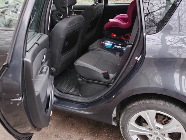 Серый Рено Сценик III, объемом двигателя 1.5 л и пробегом 320 тыс. км за 6900 $, фото 1 на Automoto.ua