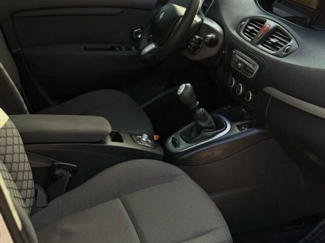 Серый Рено Сценик III, объемом двигателя 1.5 л и пробегом 278 тыс. км за 7900 $, фото 13 на Automoto.ua