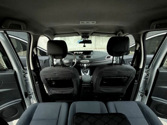 Рено Сценик III 2010 в Николаеве на Automoto.ua Серый Рено Сценик III, объемом двигателя 1.5 л и пробегом 257 тыс. км за 6600 $, фото 6 на Automoto.ua