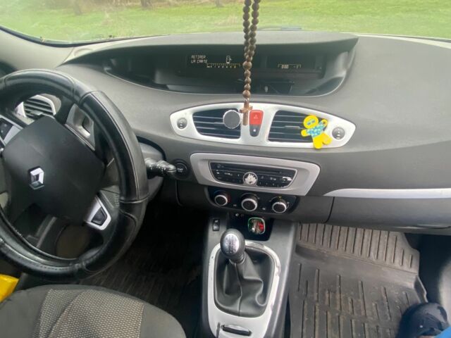 Серый Рено Сценик III, объемом двигателя 1.5 л и пробегом 260 тыс. км за 5300 $, фото 4 на Automoto.ua