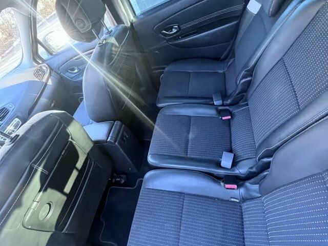 Сірий Рено Сценік III, об'ємом двигуна 1.9 л та пробігом 262 тис. км за 3999 $, фото 10 на Automoto.ua