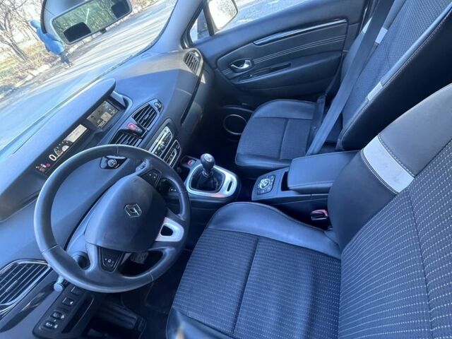 Сірий Рено Сценік III, об'ємом двигуна 1.9 л та пробігом 262 тис. км за 3999 $, фото 9 на Automoto.ua