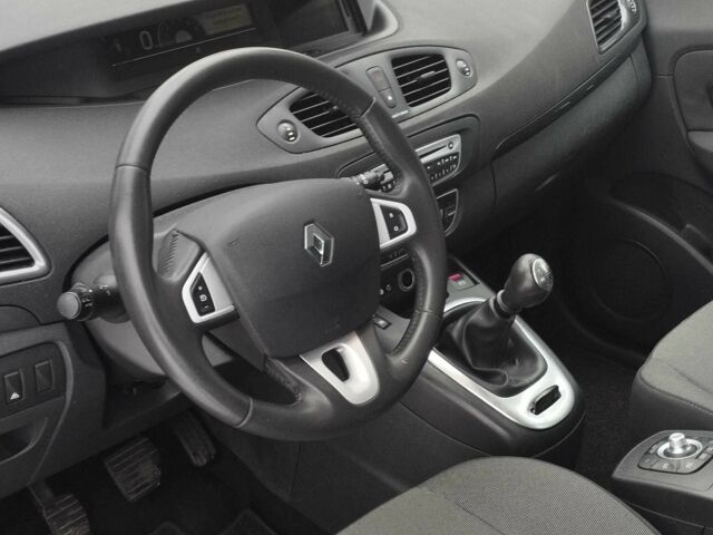 Серый Рено Сценик III, объемом двигателя 1.6 л и пробегом 235 тыс. км за 6850 $, фото 6 на Automoto.ua