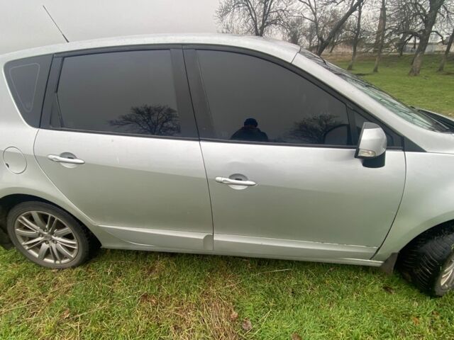 Серый Рено Сценик III, объемом двигателя 1.5 л и пробегом 260 тыс. км за 5300 $, фото 3 на Automoto.ua