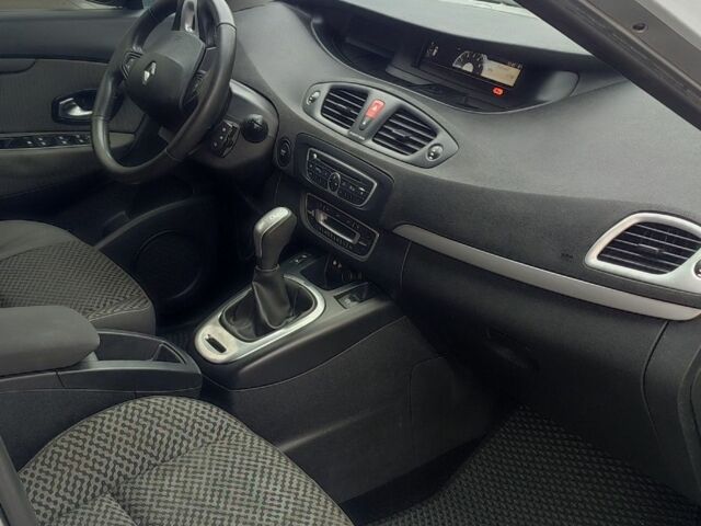 Сірий Рено Сценік III, об'ємом двигуна 1.5 л та пробігом 3 тис. км за 8500 $, фото 4 на Automoto.ua