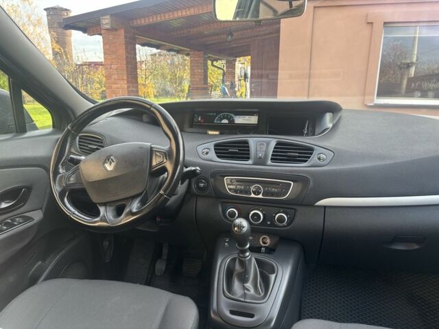 Серый Рено Сценик III, объемом двигателя 1.5 л и пробегом 261 тыс. км за 7000 $, фото 6 на Automoto.ua