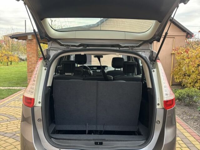 Серый Рено Сценик III, объемом двигателя 1.5 л и пробегом 261 тыс. км за 7000 $, фото 7 на Automoto.ua